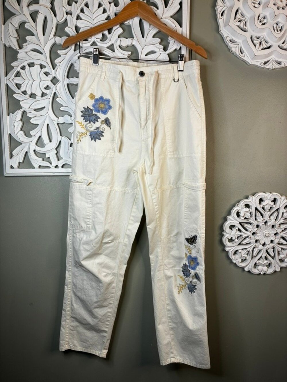 Sundance Cream Cotton Cargo Pants Floral Embroidered Drawstring Size 8